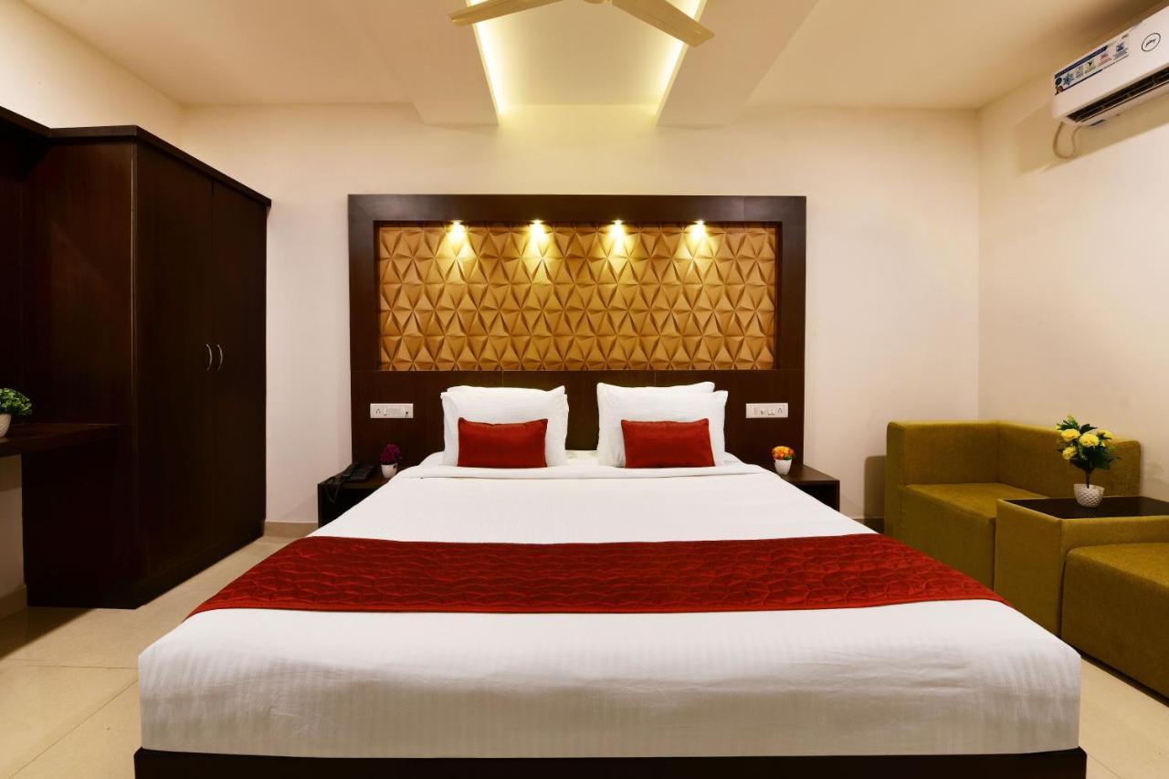 העיר בנגלור Hotel Bv Colours By Rivido, Begur Main Road מראה חיצוני תמונה