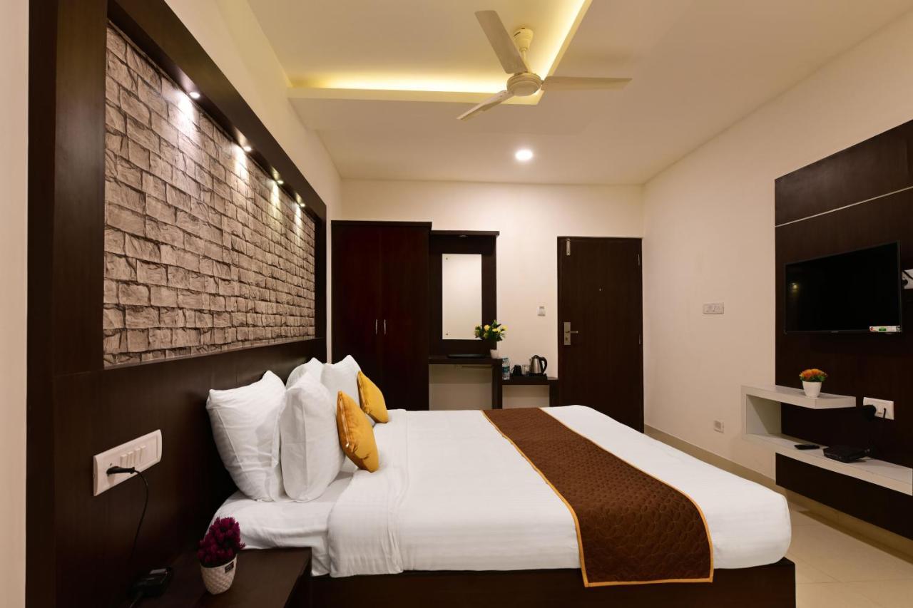 העיר בנגלור Hotel Bv Colours By Rivido, Begur Main Road מראה חיצוני תמונה