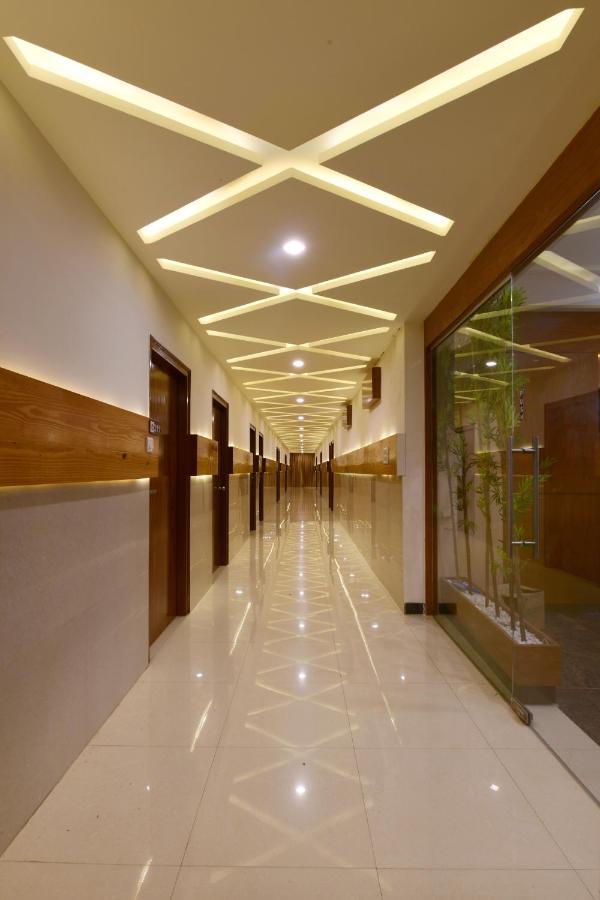 העיר בנגלור Hotel Bv Colours By Rivido, Begur Main Road מראה חיצוני תמונה