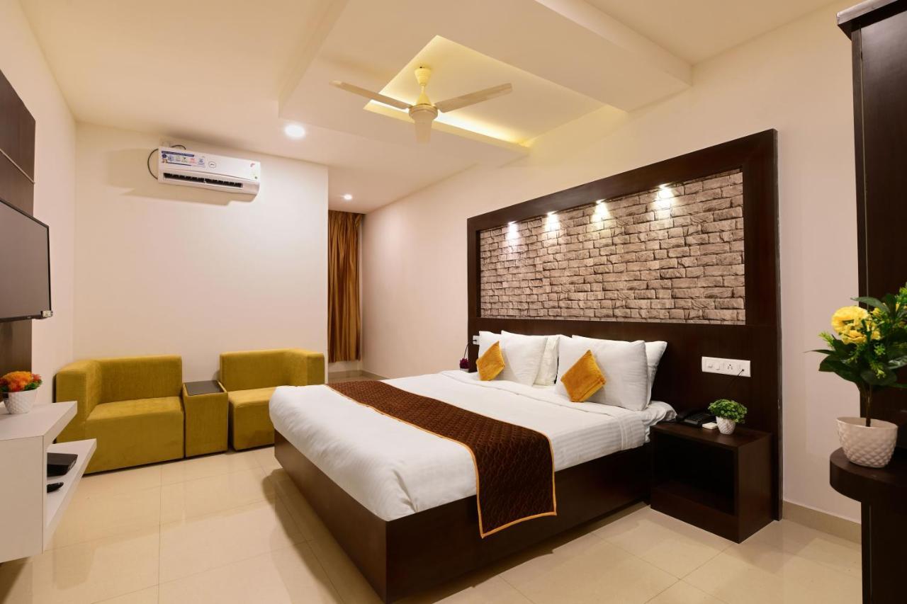 העיר בנגלור Hotel Bv Colours By Rivido, Begur Main Road מראה חיצוני תמונה