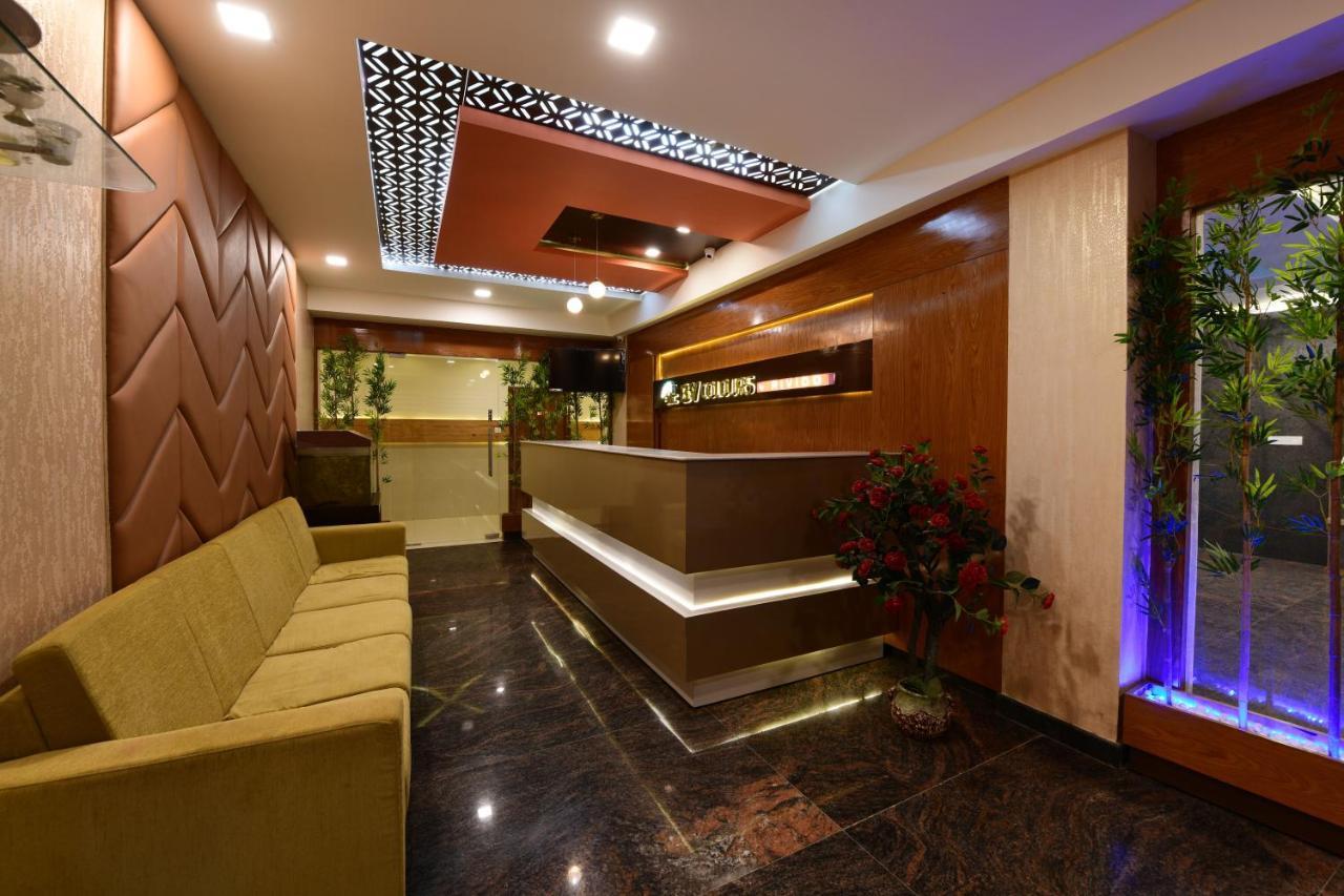 העיר בנגלור Hotel Bv Colours By Rivido, Begur Main Road מראה חיצוני תמונה