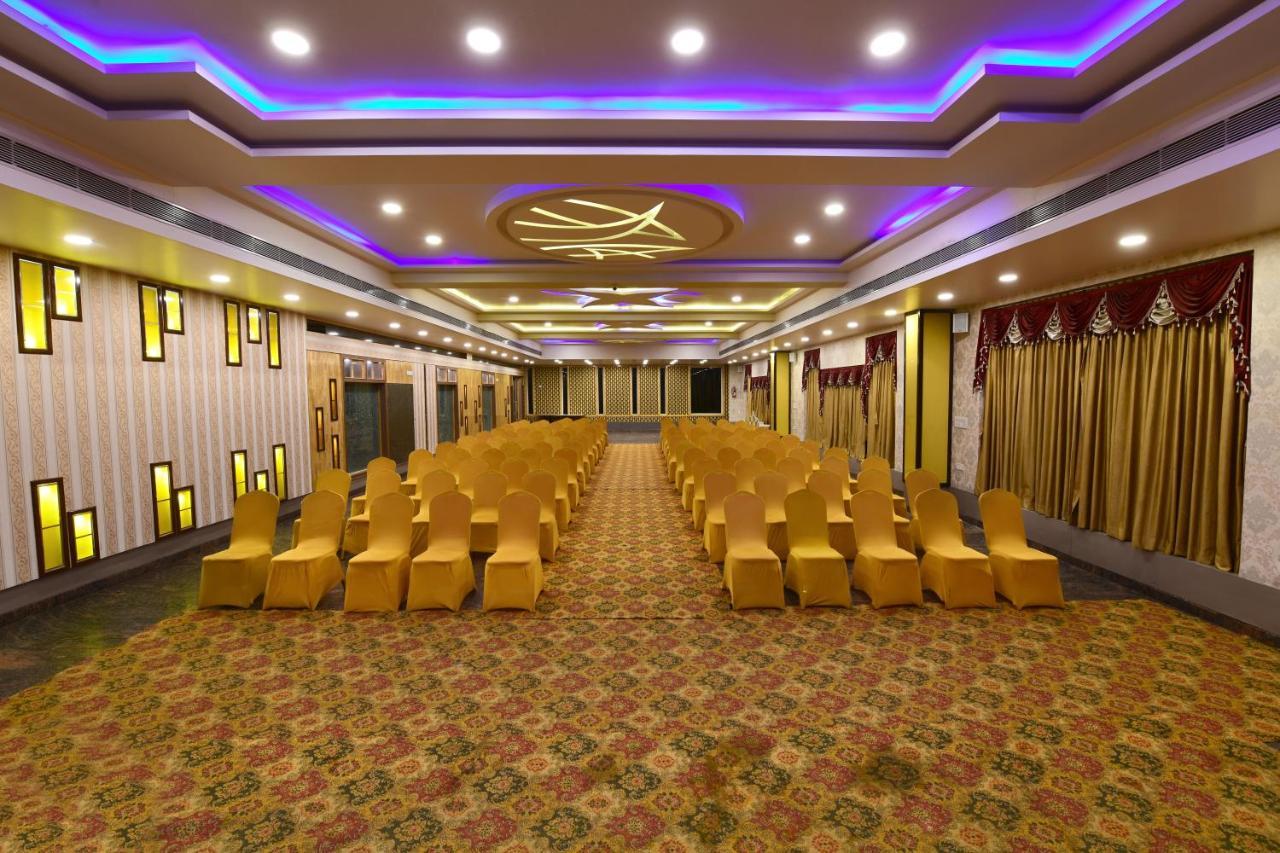 העיר בנגלור Hotel Bv Colours By Rivido, Begur Main Road מראה חיצוני תמונה